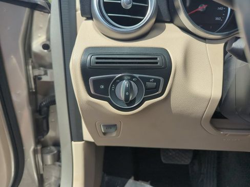 Used 2020 Mercedes-Benz GLC 300 w/ Premium Package image 20