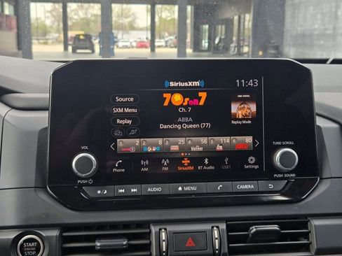 Used 2024 Nissan Pathfinder S image 11