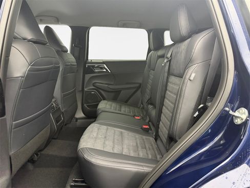 New 2025 Mitsubishi Outlander SE image 22
