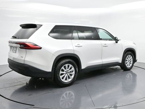Used 2024 Toyota Grand Highlander XLE image 7