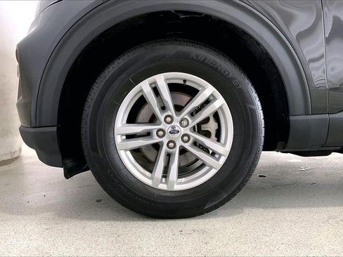 Used 2022 Ford Explorer XLT w/ Equipment Group 202A image 8