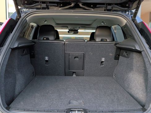 Used 2025 Volvo XC40 B5 Core image 26