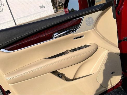 Used 2017 Cadillac XT5 Luxury w/ Driver Awareness Package image 28