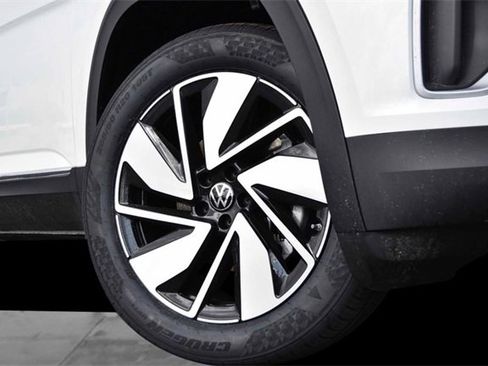 New 2026 Volkswagen Atlas SEL image 3