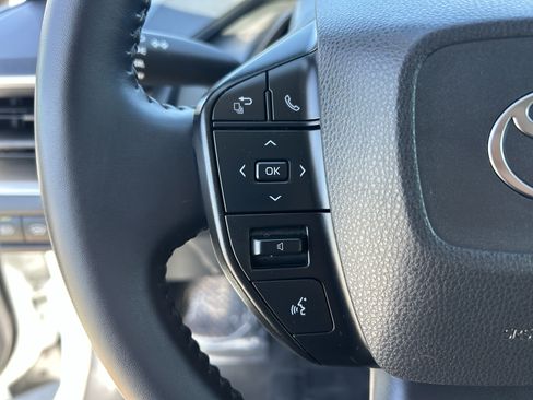 Certified 2025 Toyota Prius LE FWD image 26