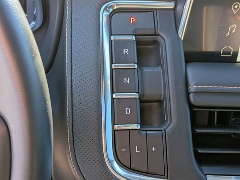 Used 2024 GMC Yukon AT4 w/ Technology Package image 25