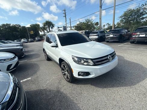 Used 2017 Volkswagen Tiguan SEL FWD image 13