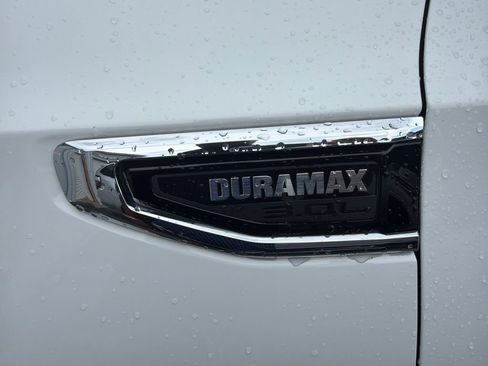 Used 2022 GMC Yukon XL SLT w/ SLT Premium Package AWD/4WD image 4