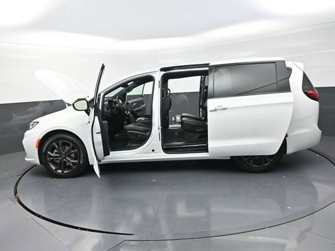 New 2026 Chrysler Pacifica Select image 29