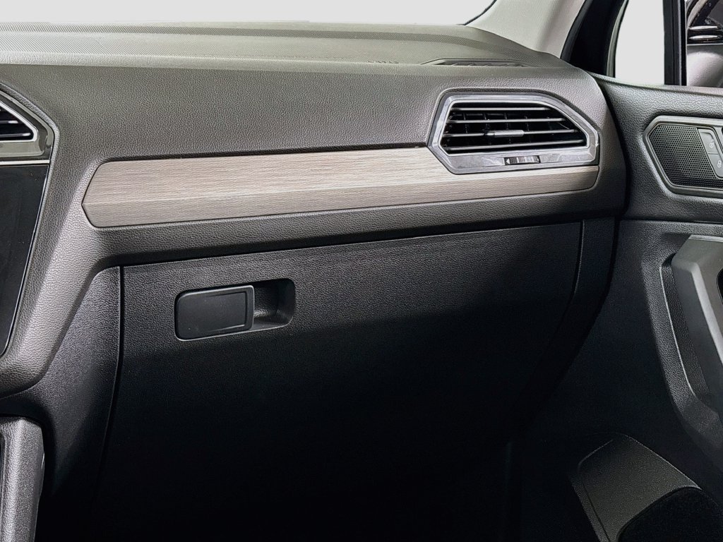 Used 2019 Volkswagen Tiguan SEL FWD image 22