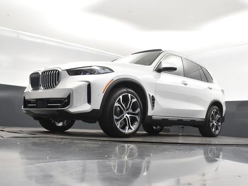New 2026 BMW X5 sDrive40i w/ Climate Comfort Package image 38