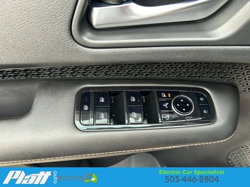 Used 2023 Nissan Ariya FWD image 15