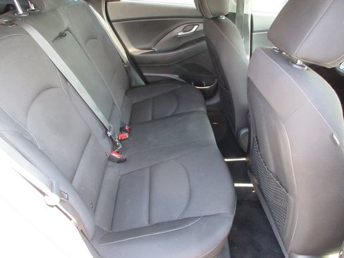 Used 2018 Hyundai Elantra GT FWD image 17