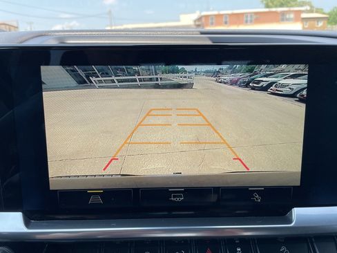 Used 2023 Chevrolet Silverado 1500 LT image 11