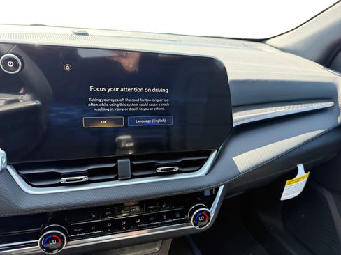 New 2026 Chevrolet Equinox LT w/ Convenience Package II FWD image 12