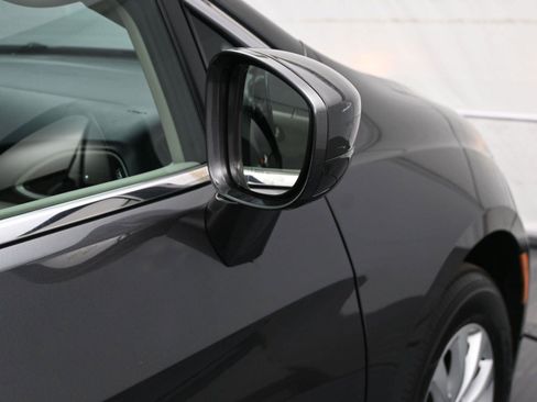 Used 2019 Chrysler Pacifica Touring-L image 15