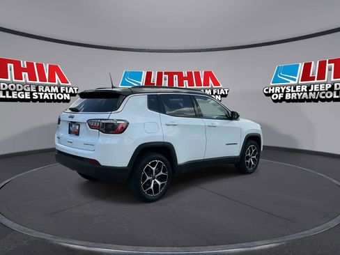 Used 2025 Jeep Compass Limited AWD/4WD image 8