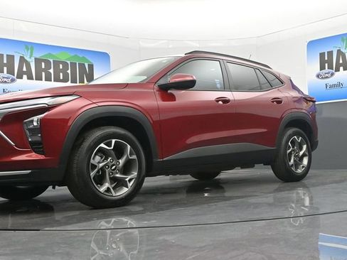 Used 2025 Chevrolet Trax LT w/ LT Convenience Package image 20