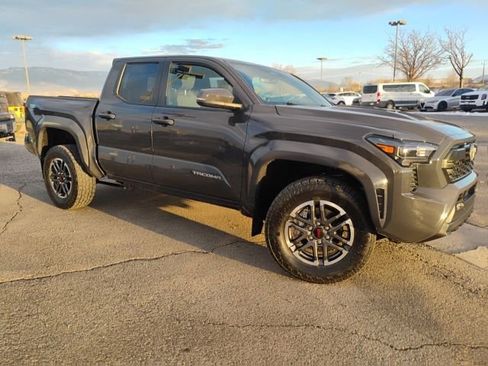 Used 2024 Toyota Tacoma TRD Sport w/ TRD Sport Upgrade Package AWD/4WD image 4