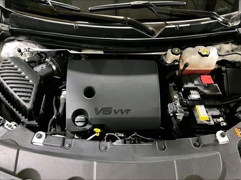 Used 2023 Chevrolet Traverse LT image 28