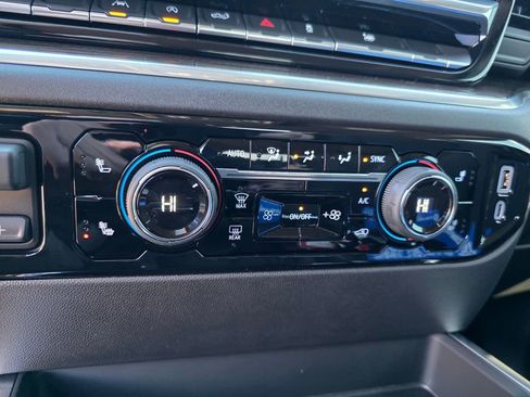 Certified 2025 Chevrolet Silverado 1500 RST image 20