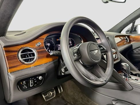 Used 2023 Bentley Bentayga AWD/4WD image 9