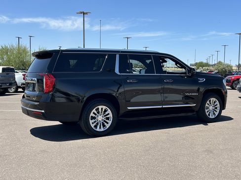 Certified 2021 GMC Yukon XL SLT w/ SLT Luxury Package AWD/4WD image 5