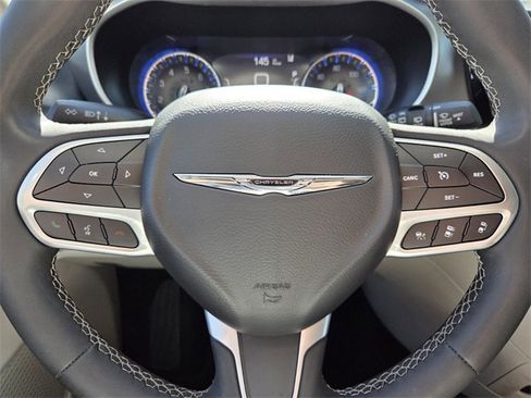 Certified 2022 Chrysler Pacifica Touring-L image 30