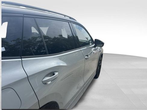 New 2026 Volkswagen Tiguan SE R-Line image 35