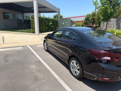 Used 2020 Hyundai Elantra SEL w/ Cargo Package (C1) FWD image 3