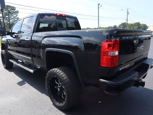 Used 2019 GMC Sierra 2500 Denali w/ Duramax Plus Package AWD/4WD image 7