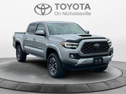 Used 2021 Toyota Tacoma TRD Sport w/ Technology Package AWD/4WD image 8