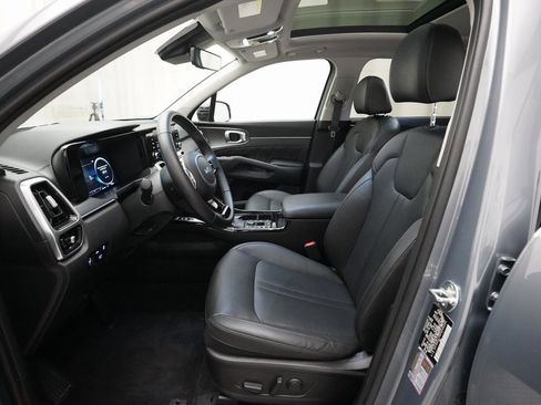 Certified 2023 Kia Sorento SX image 7