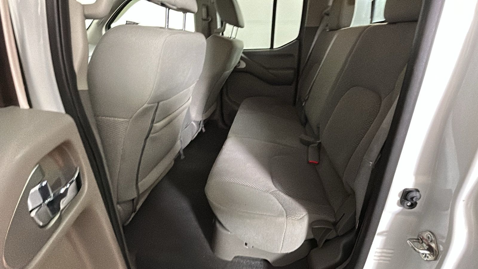 Used 2020 Nissan Frontier SV w/ Midnight Edition Floor Mats AWD/4WD image 31