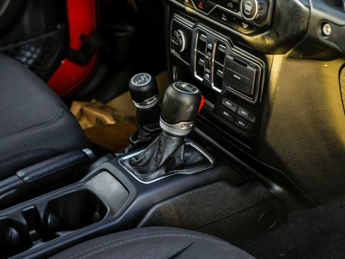 Used 2021 Jeep Gladiator Sport AWD/4WD image 17