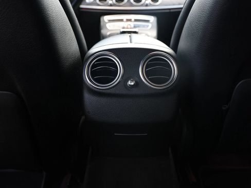 Used 2019 Mercedes-Benz E 300 4MATIC image 38