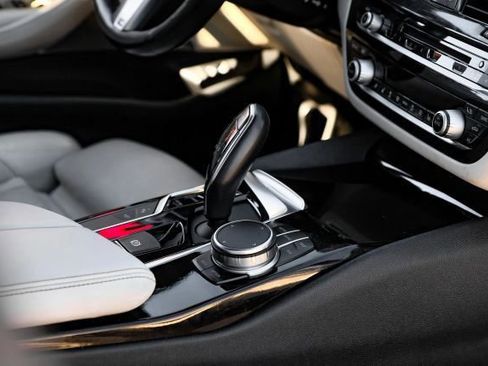 Used 2019 BMW 540i w/ Executive Package image 30