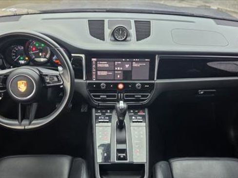 Used 2022 Porsche Macan w/ Premium Package Plus image 22