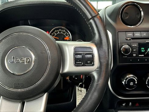 Used 2015 Jeep Compass High Altitude FWD image 11