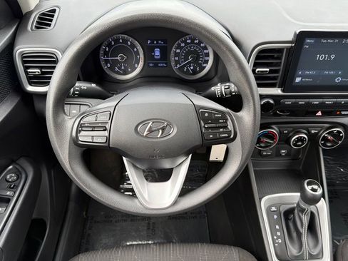 Used 2020 Hyundai Venue SE image 13