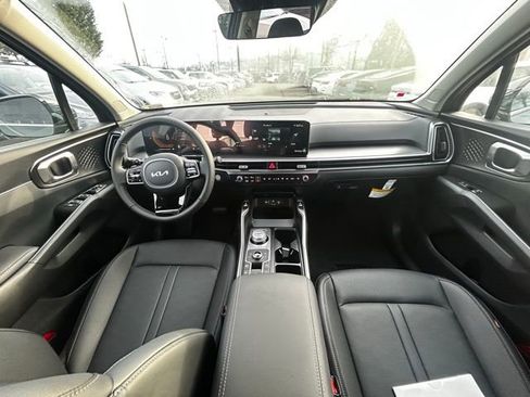 Used 2025 Kia Sorento EX w/ EX Panoramic Sunroof Package image 9