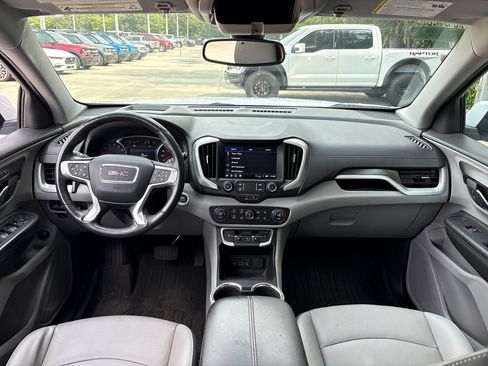 Used 2022 GMC Terrain SLT w/ Tech Package FWD image 7