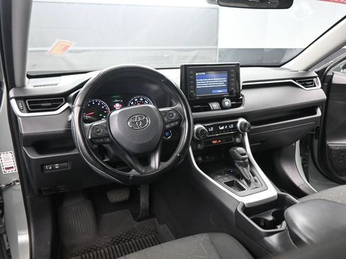 Used 2020 Toyota RAV4 XLE FWD image 13