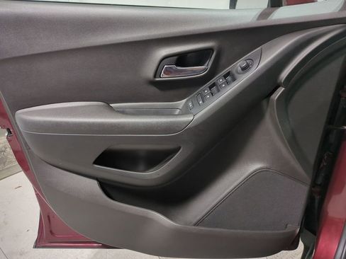 Used 2017 Chevrolet Trax LT w/ Driver Confidence Package image 37