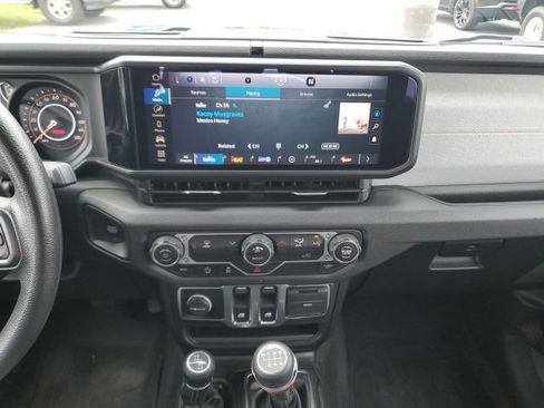 Used 2025 Jeep Wrangler Sport AWD/4WD image 21