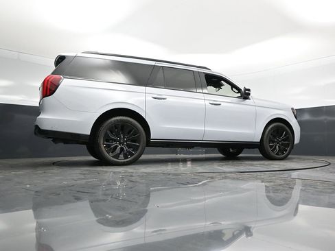 Used 2025 Ford Expedition Max Platinum w/ Stealth Appearance Package image 49