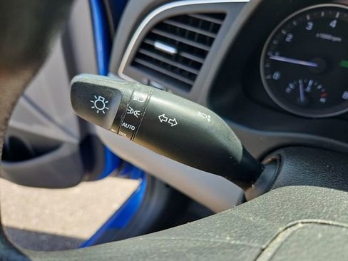Used 2017 Hyundai Elantra SE FWD image 18