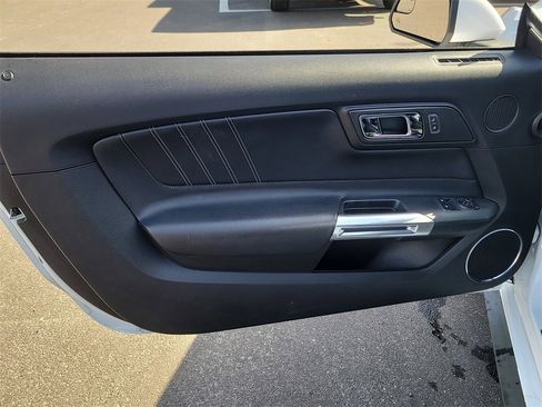 Used 2017 Ford Mustang Premium image 7