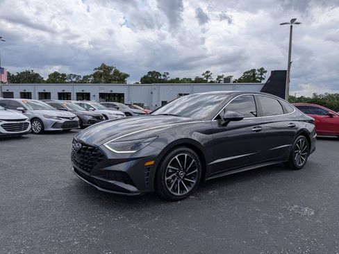 Used 2021 Hyundai Sonata Limited w/ Preferred Accessory Package FWD image 7
