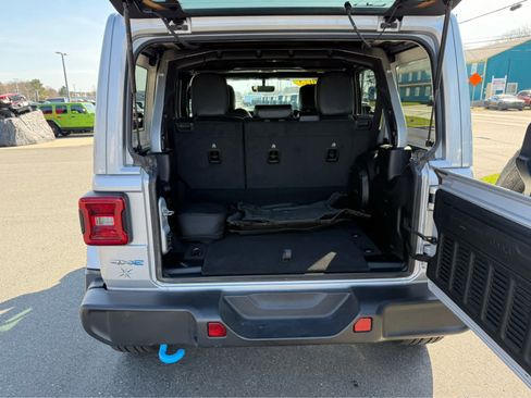 Used 2023 Jeep Wrangler Sahara w/ Cold Weather Group image 11